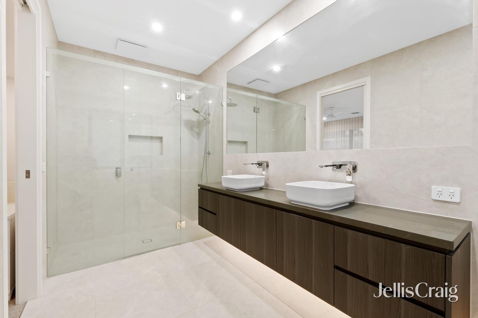 5 Toronto Avenue, Doncaster image 7