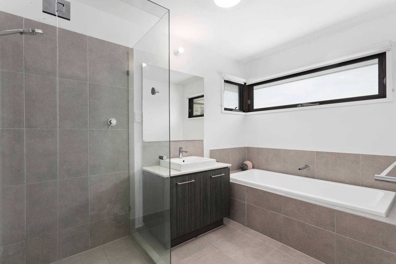Property Gallery Thumbnail 9