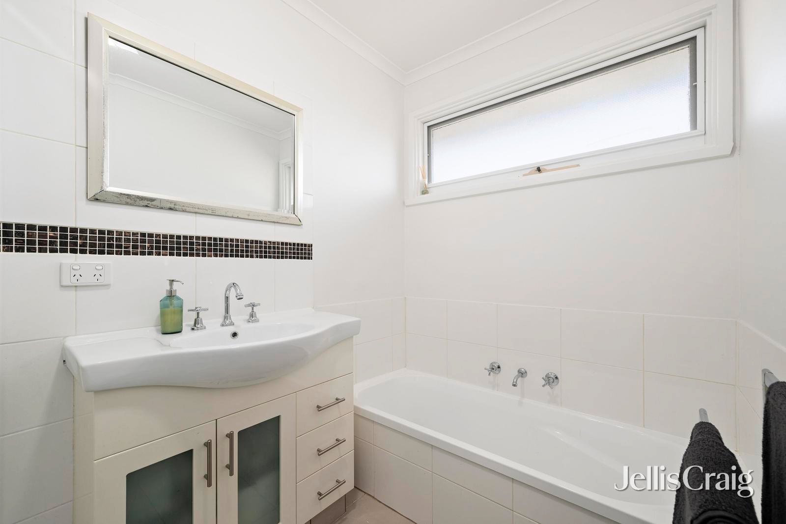 5 Uralla Court, Mooroolbark image 8