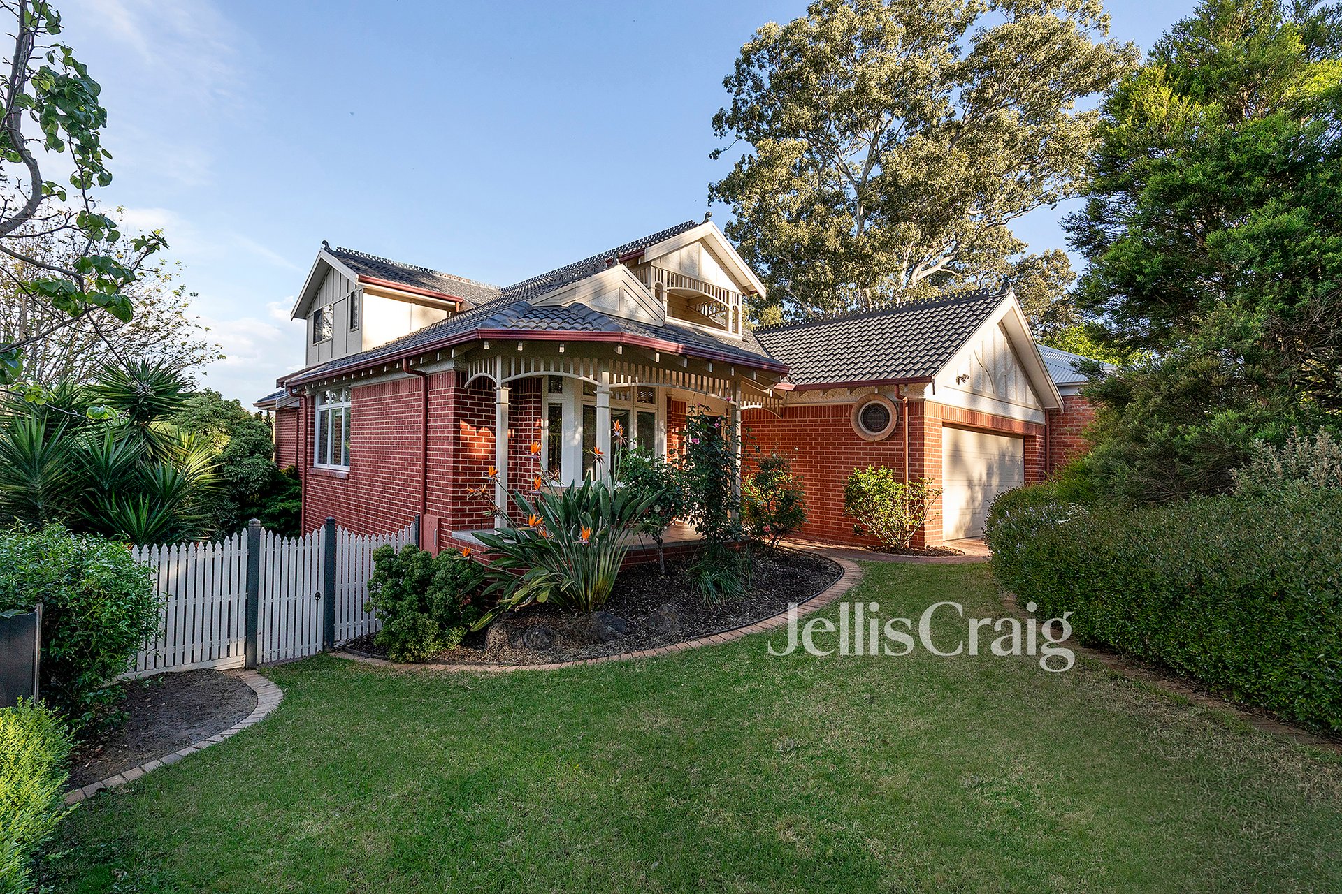 5 Valley Park Grove, Eltham image 1