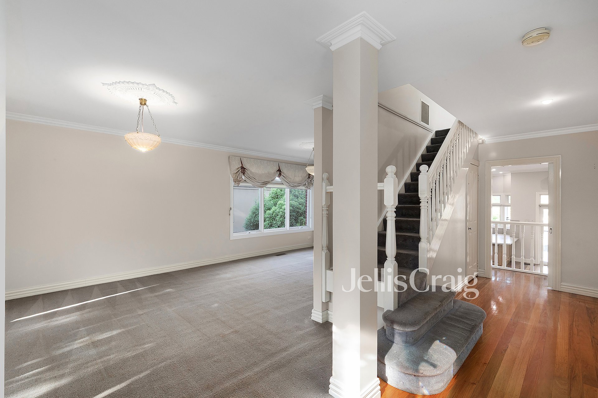 5 Valley Park Grove, Eltham image 2