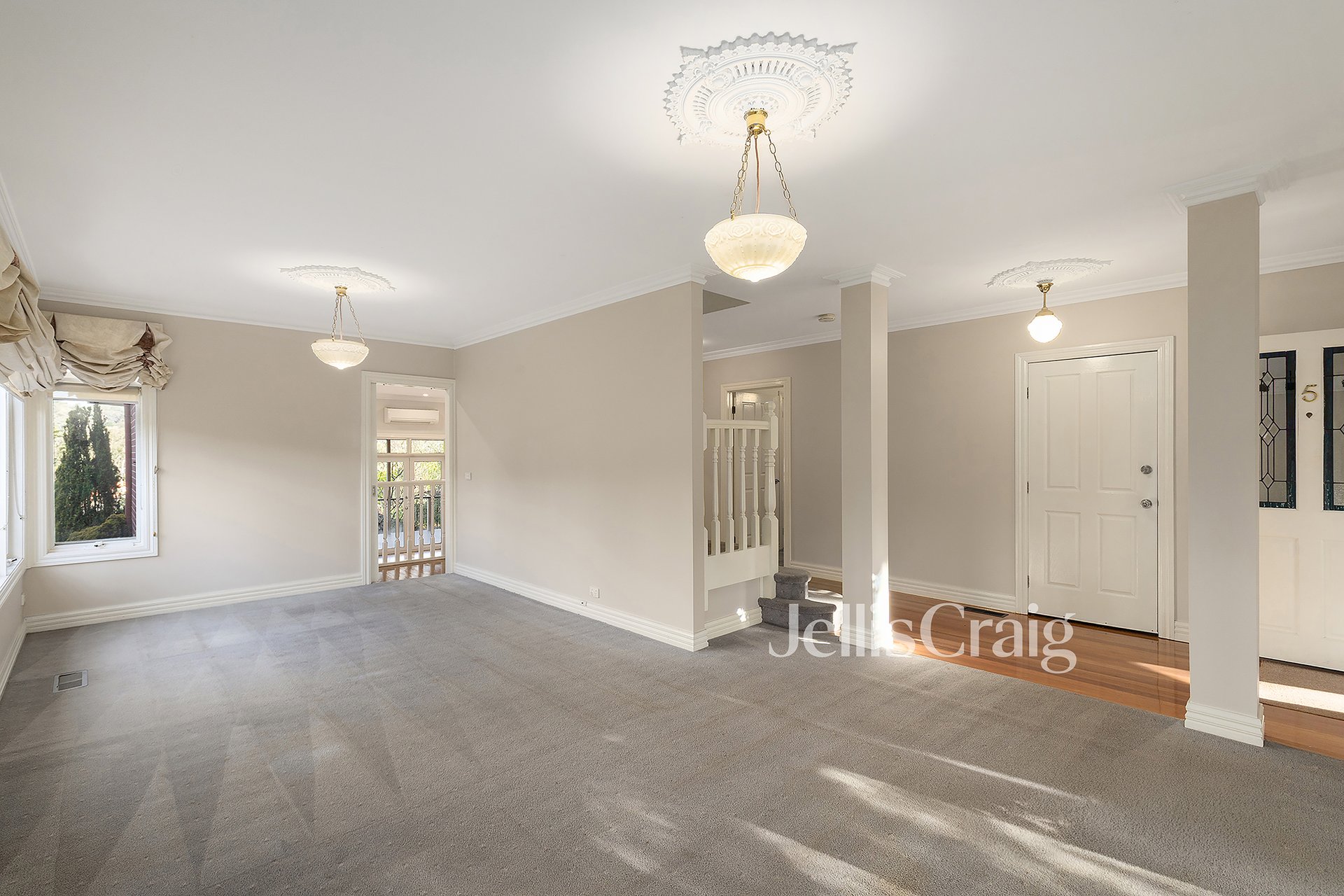 5 Valley Park Grove, Eltham image 3