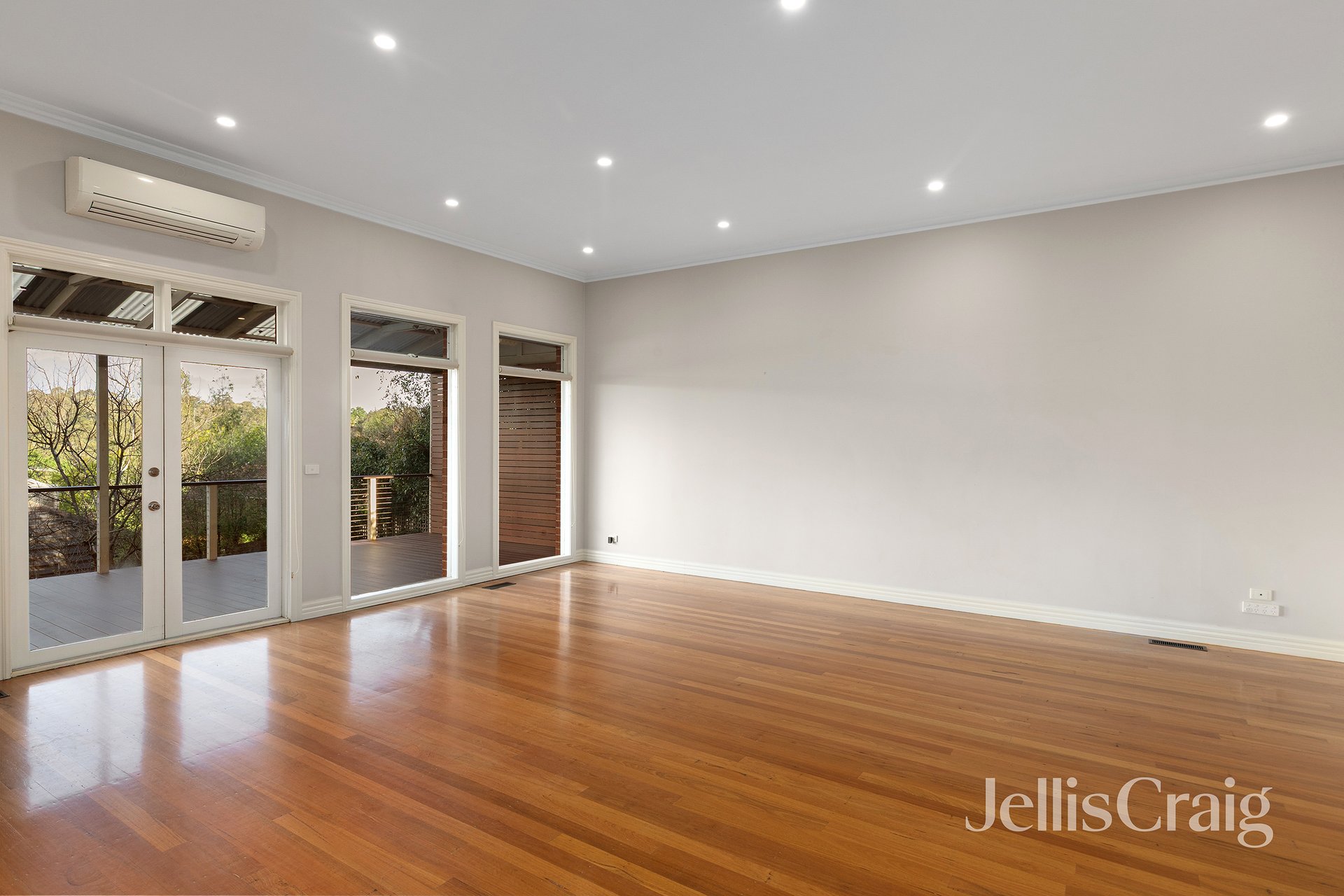 5 Valley Park Grove, Eltham image 7