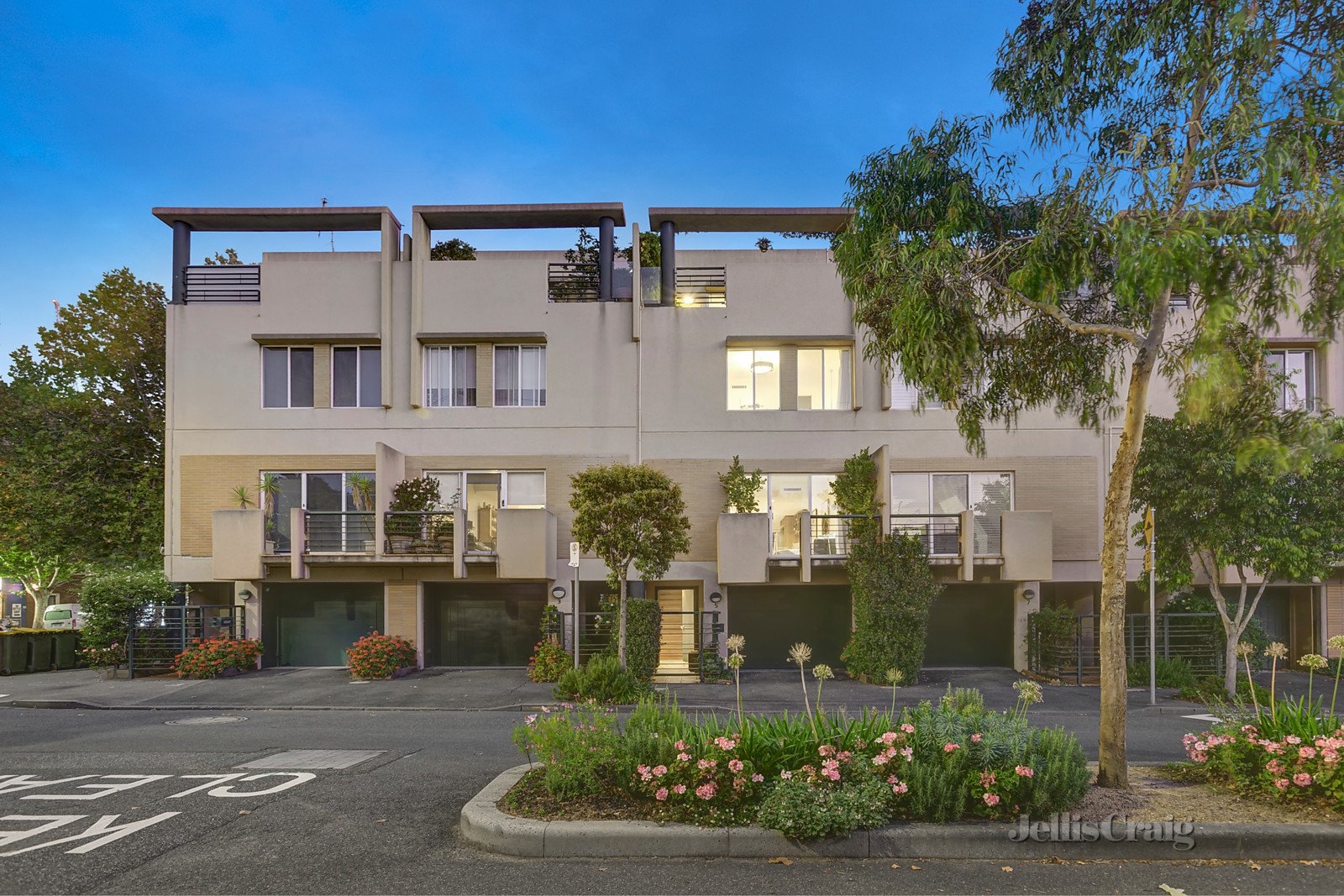 5 Walsh Street, West Melbourne image 1