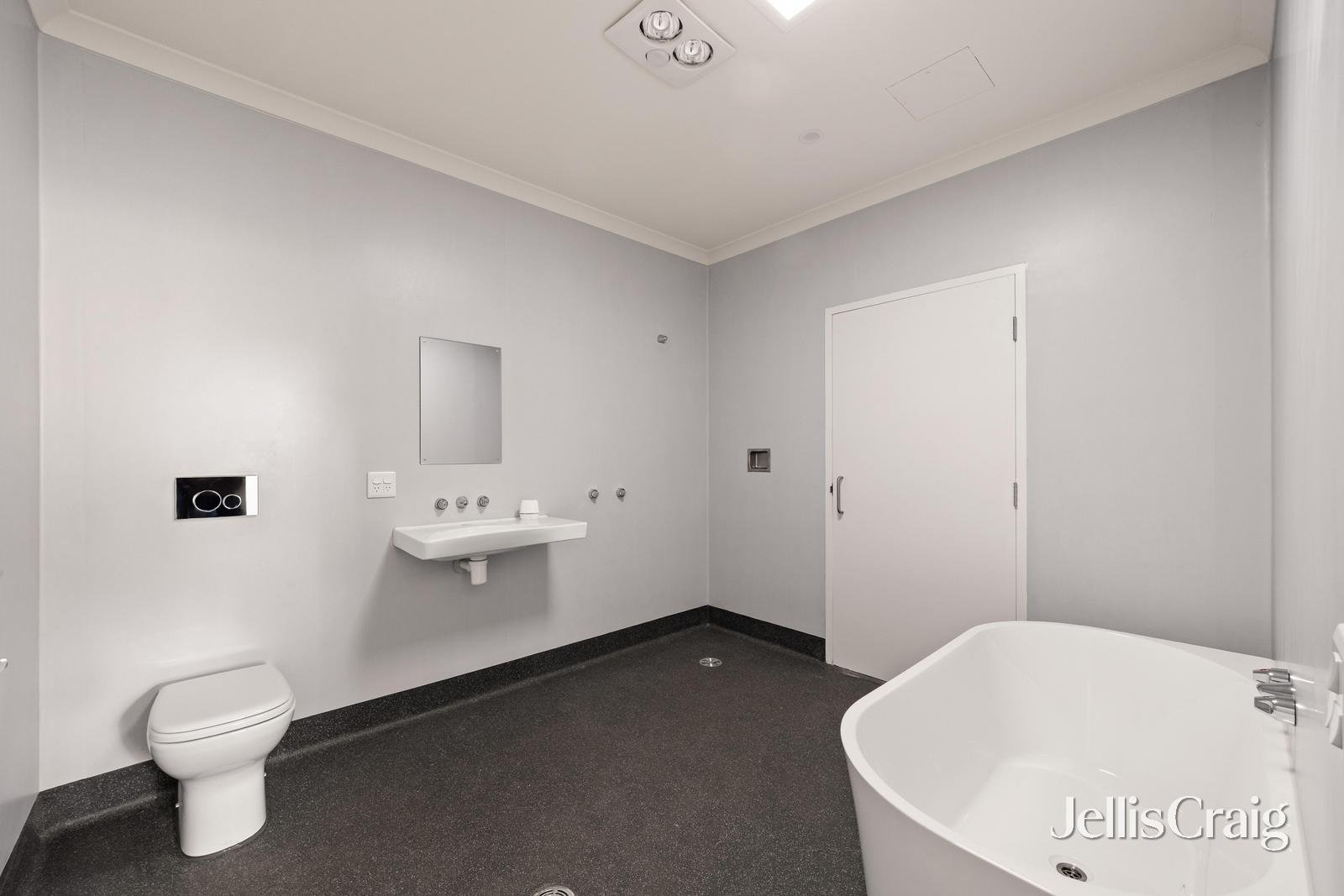 5 Windsor Place, Melton&nbsp;West image 8