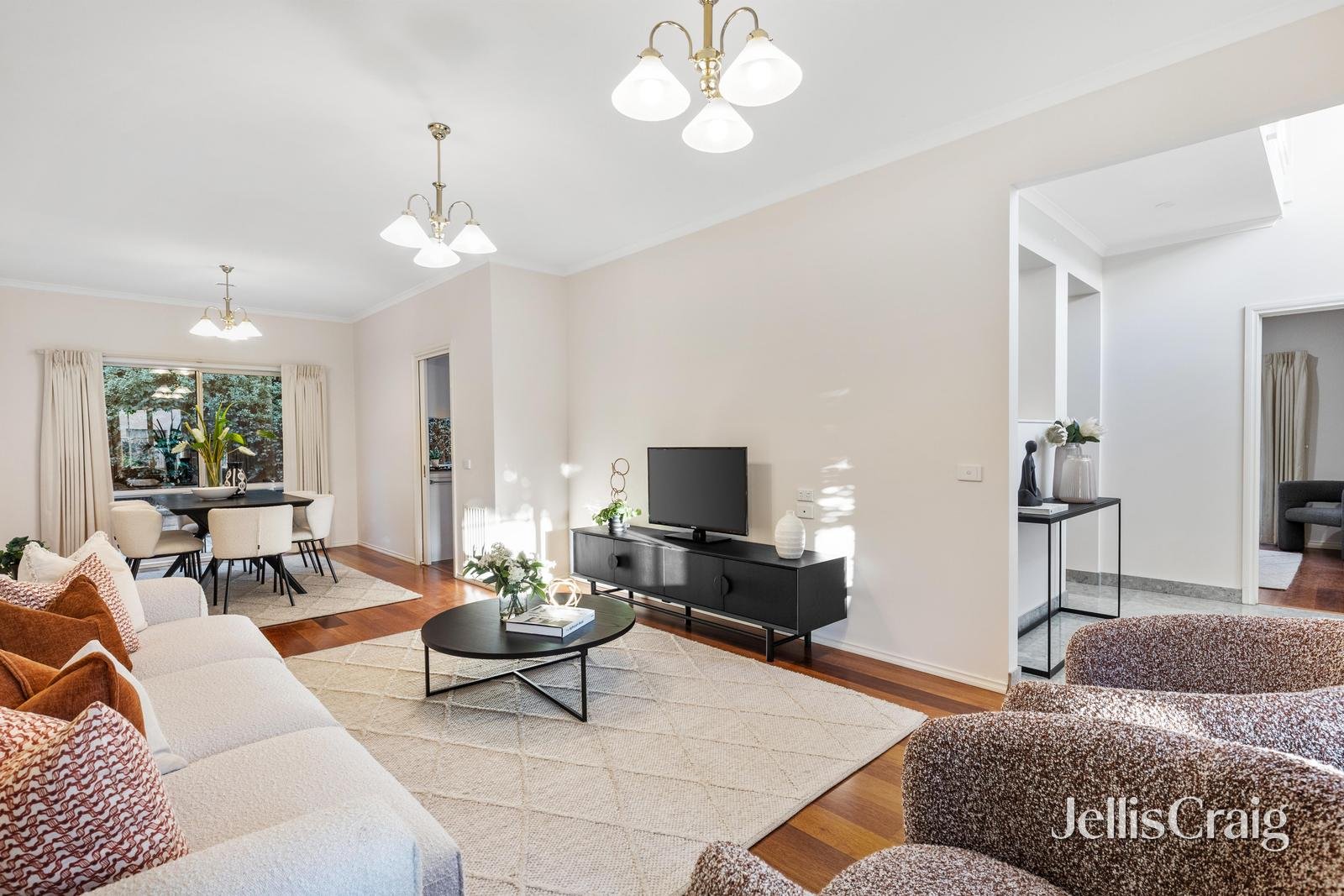 5 Winter Way, Glen Waverley image 2