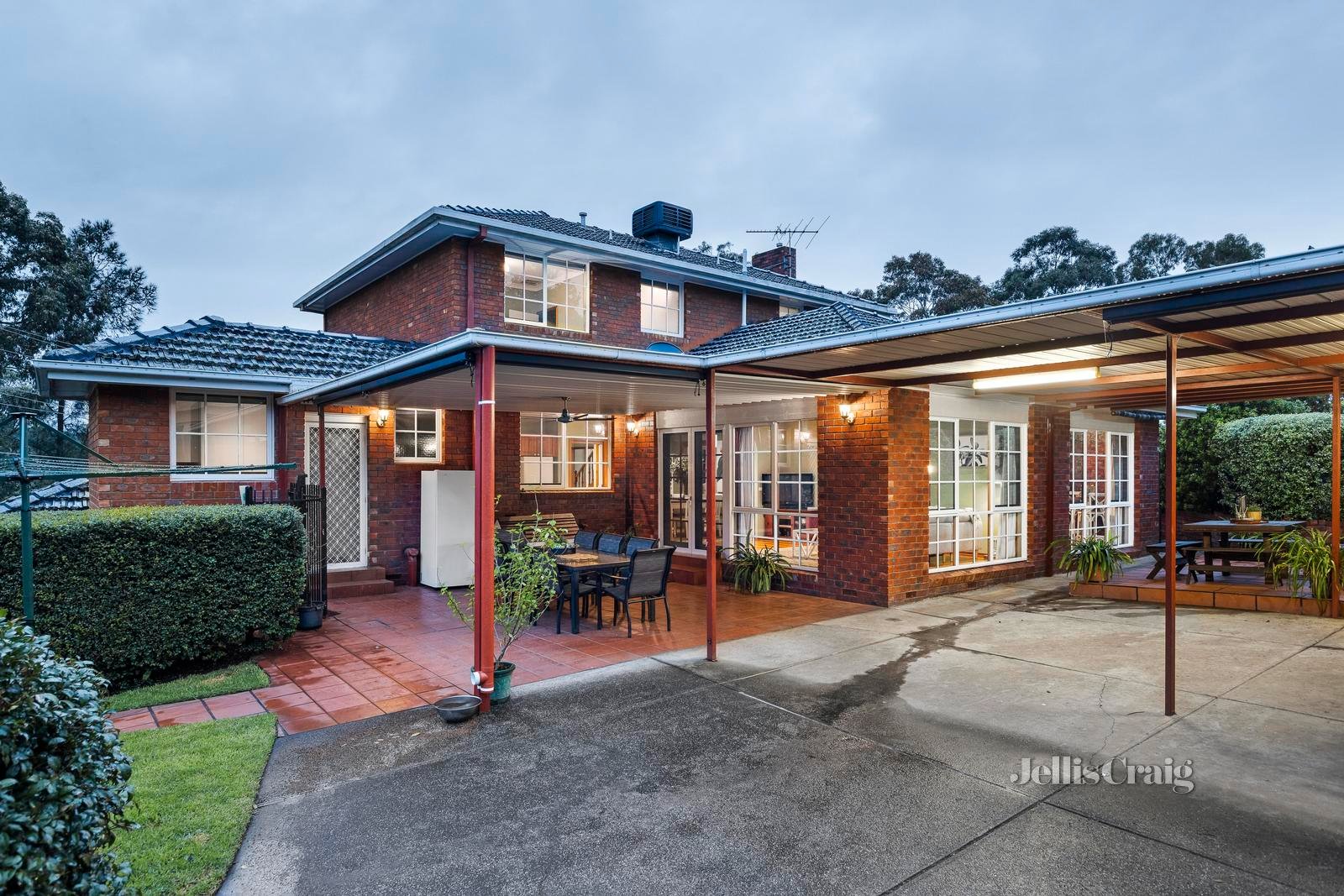 5 Wroxham Gardens, Greensborough image 19