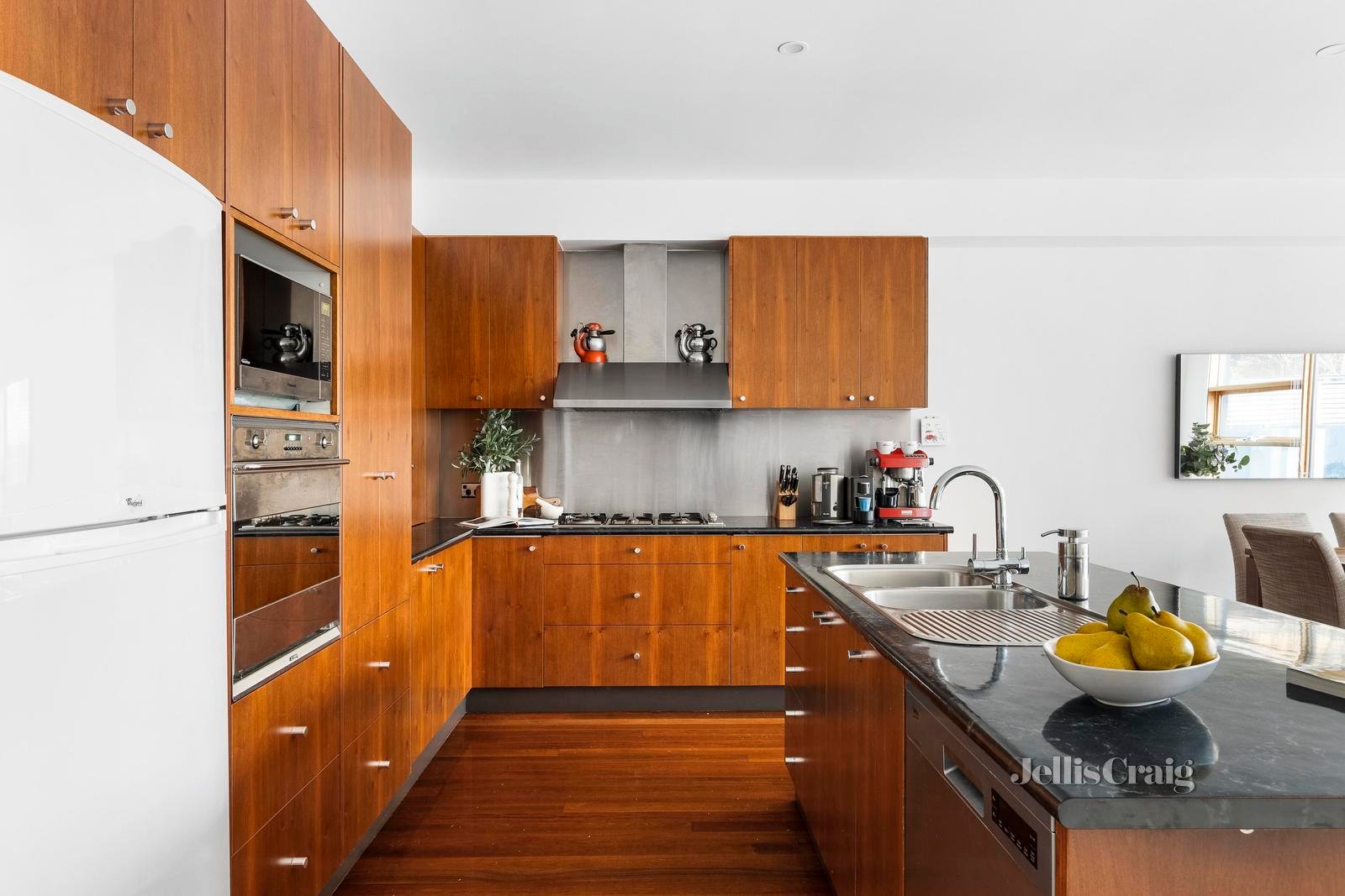 5 Yarra Bank Court, Abbotsford image 3