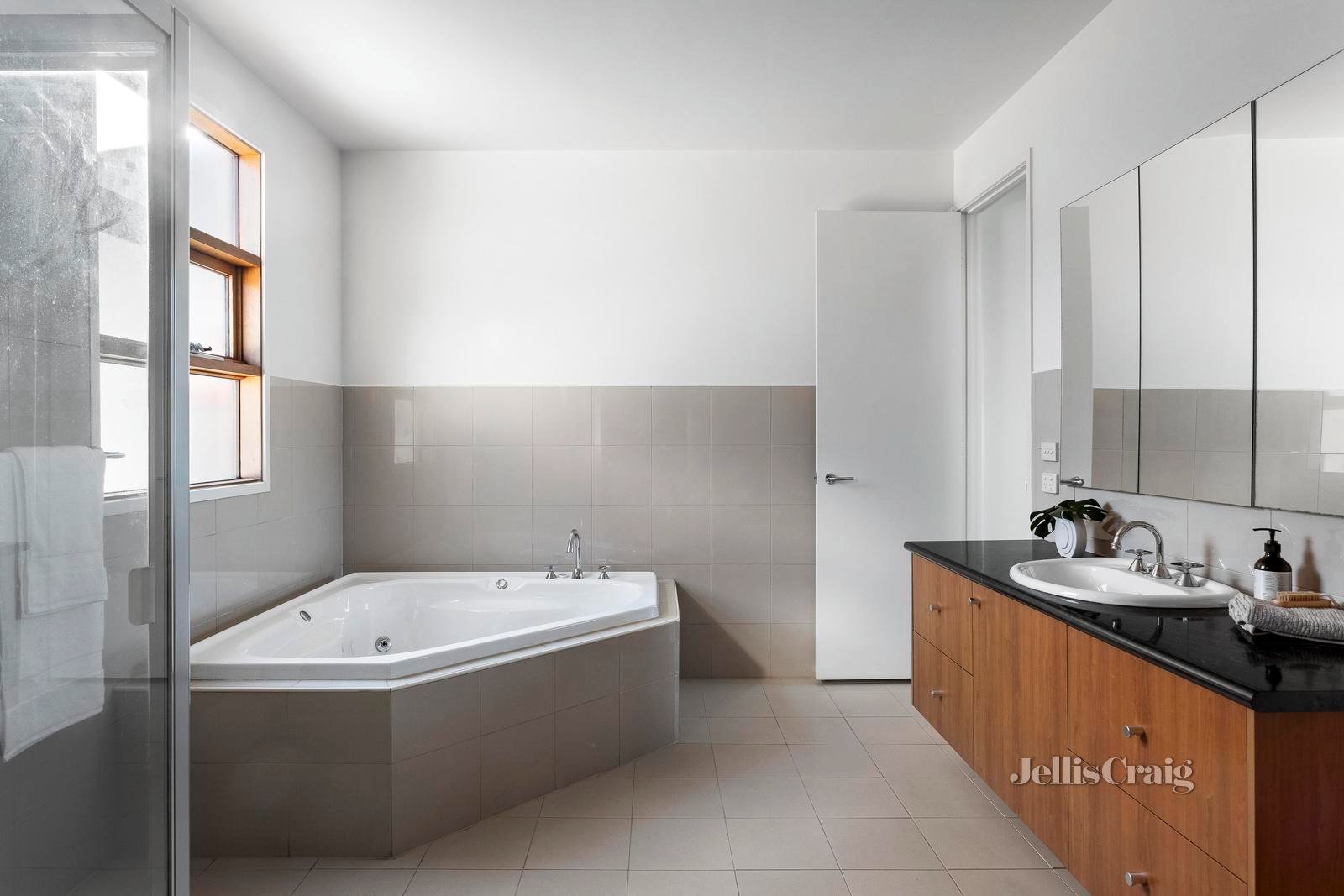 5 Yarra Bank Court, Abbotsford image 6