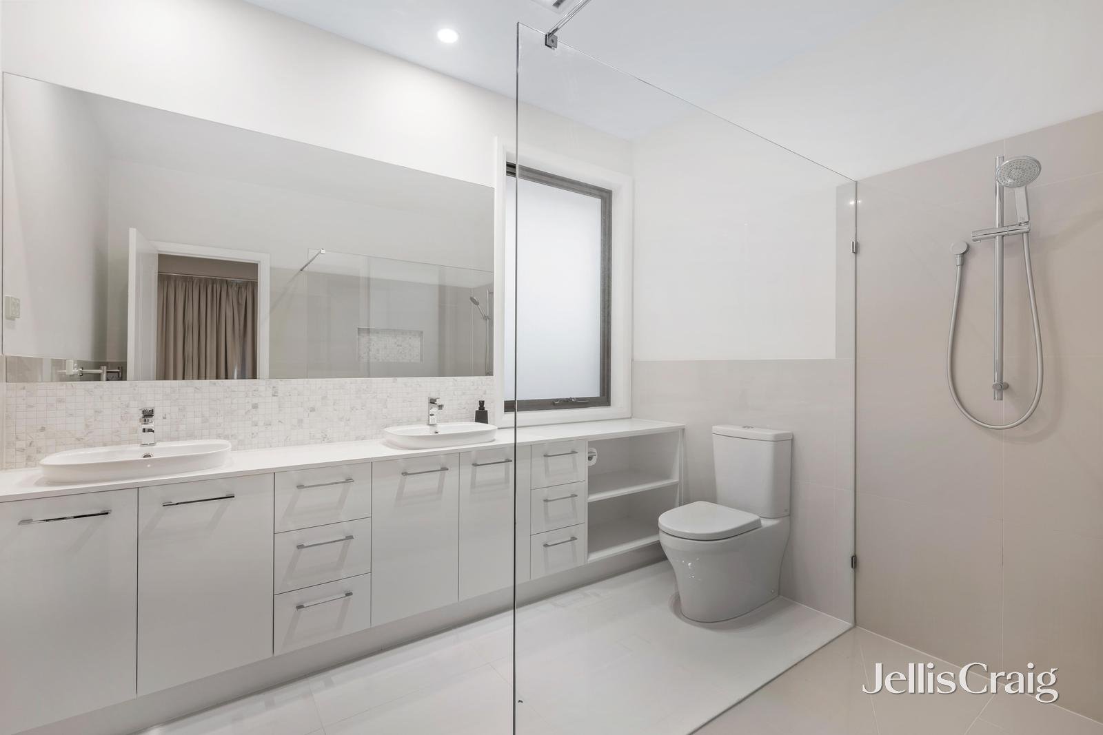 50 Barter Crescent, Forest Hill image 9