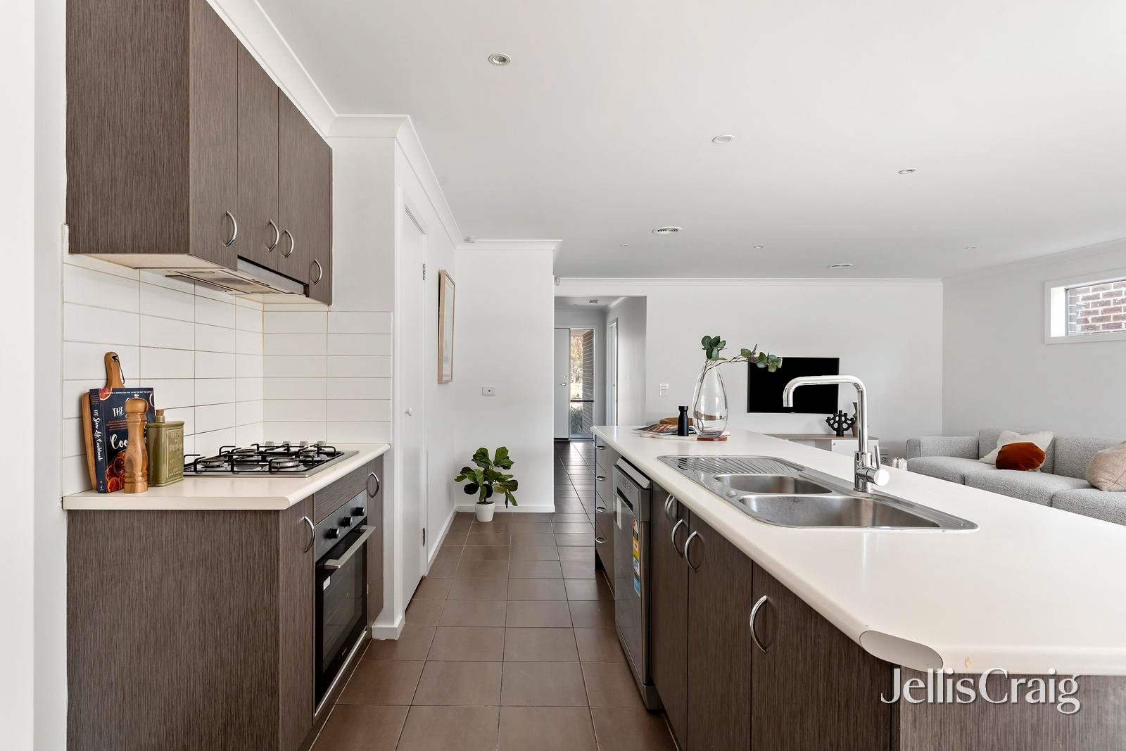 50 Bluebird Way, Roxburgh Park image 5