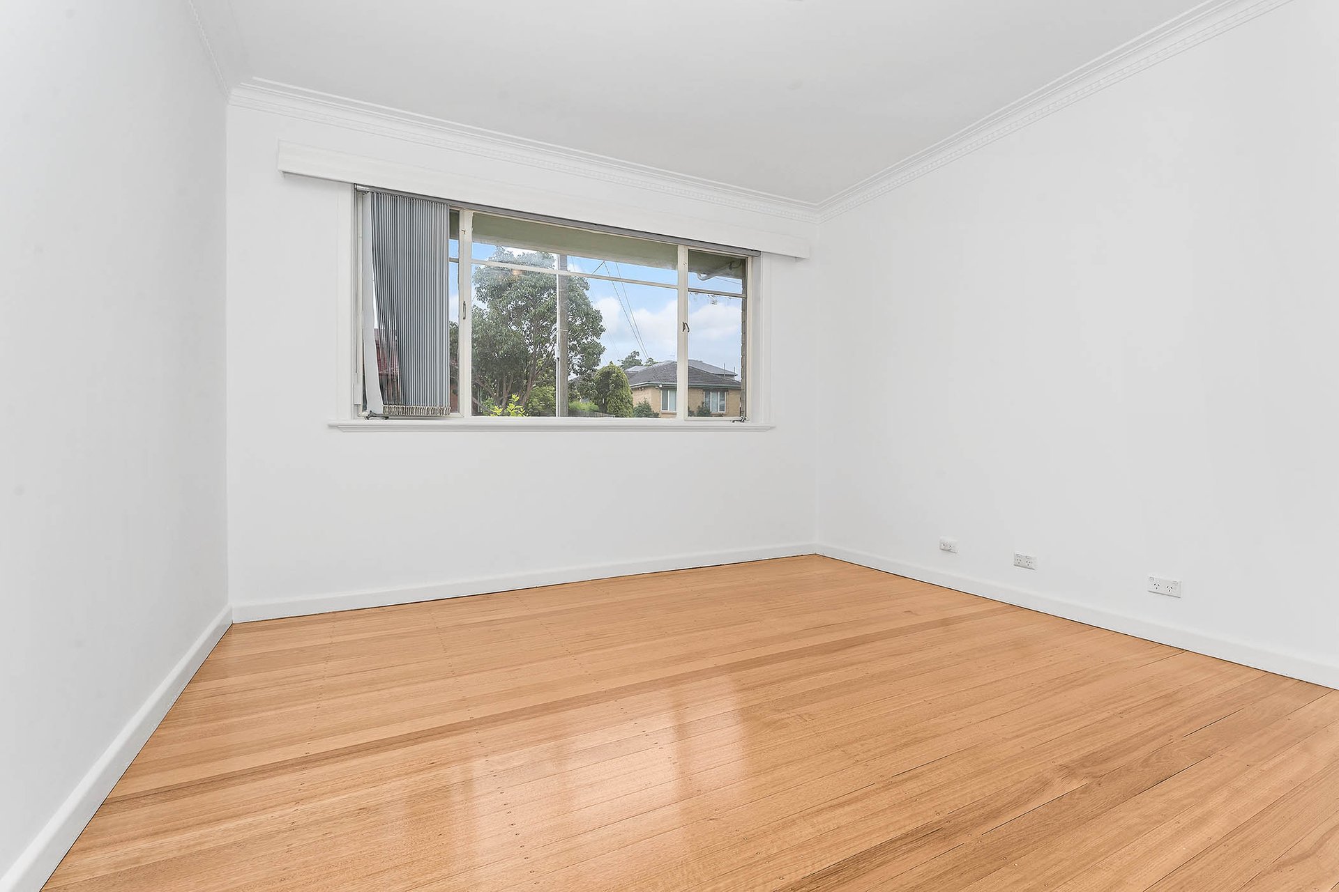 Property Gallery Thumbnail 3