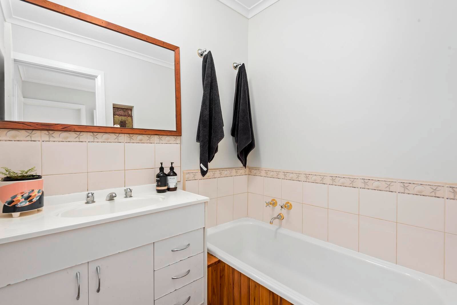 Property Gallery Thumbnail 14