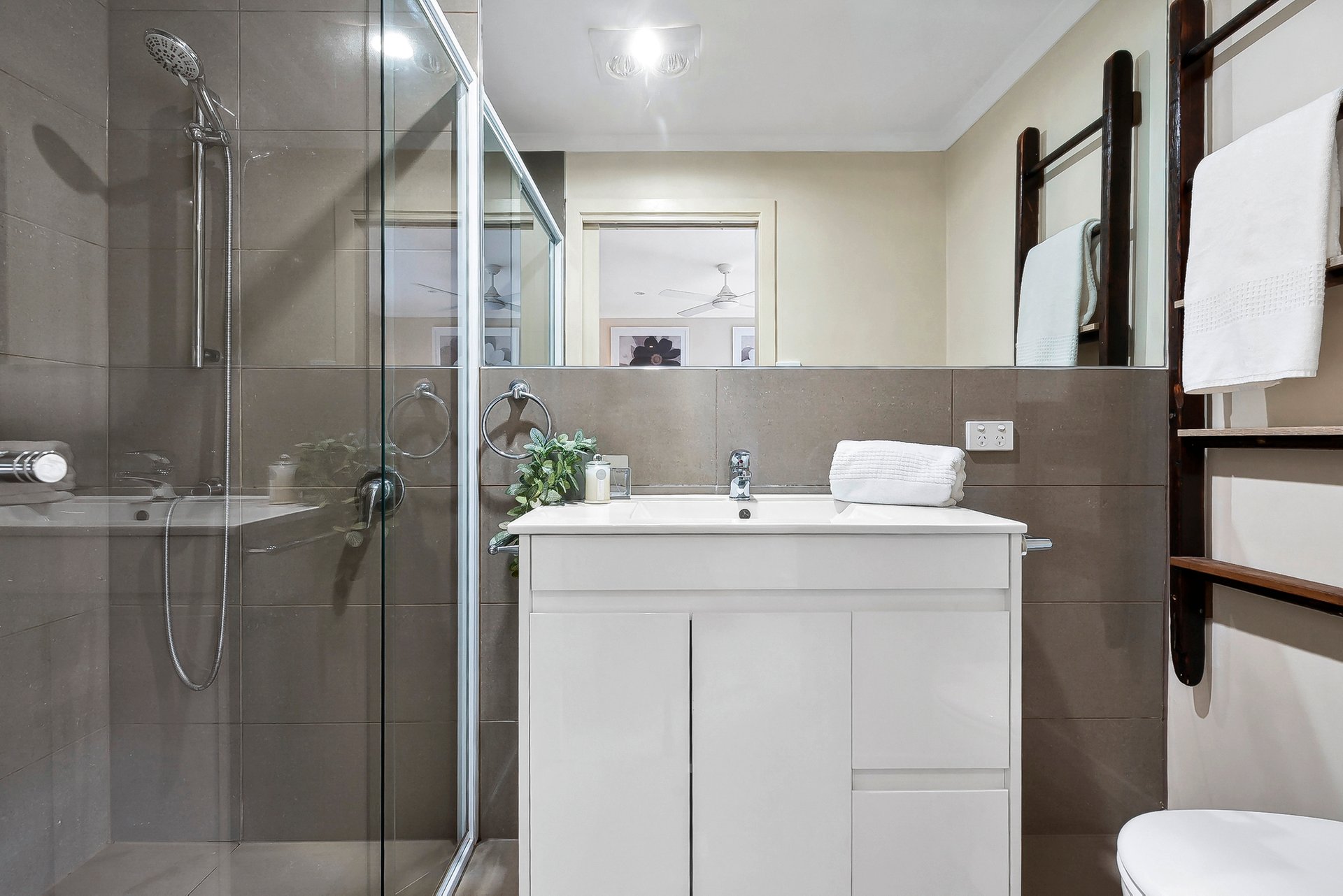 Property Gallery Thumbnail 12