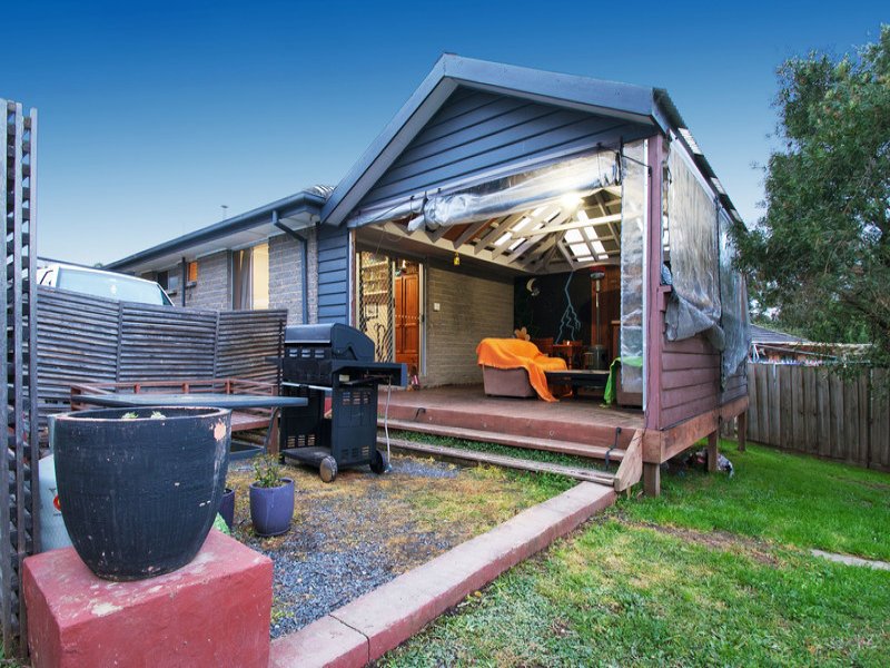 50 Greenslopes Drive, Mooroolbark image 10