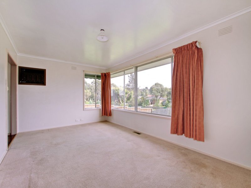 50 Greenslopes Drive, Mooroolbark image 4