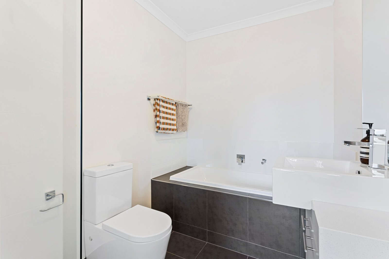 Property Gallery Thumbnail 8
