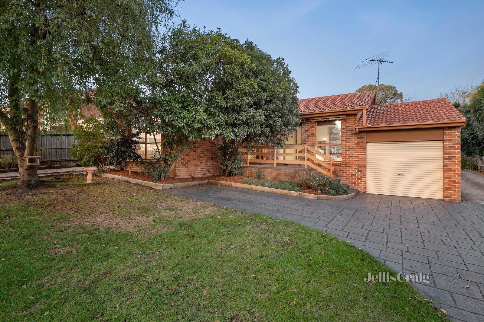 50 Highview Drive, Mooroolbark image 1