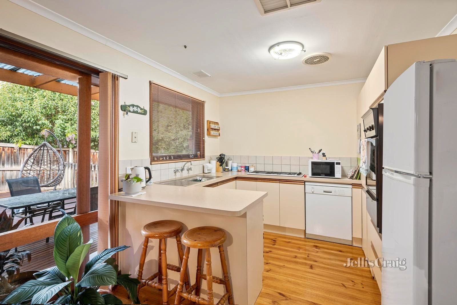 50 Highview Drive, Mooroolbark image 4