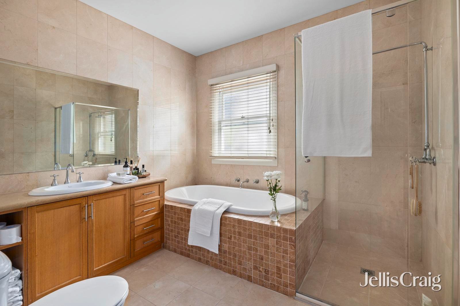 50 Hill Road, Balwyn North image 5