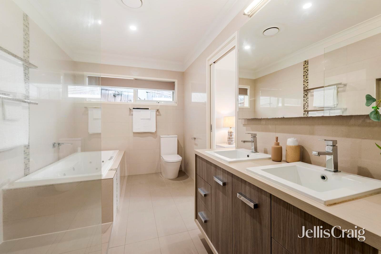 50 Montana Parade, Croydon image 9