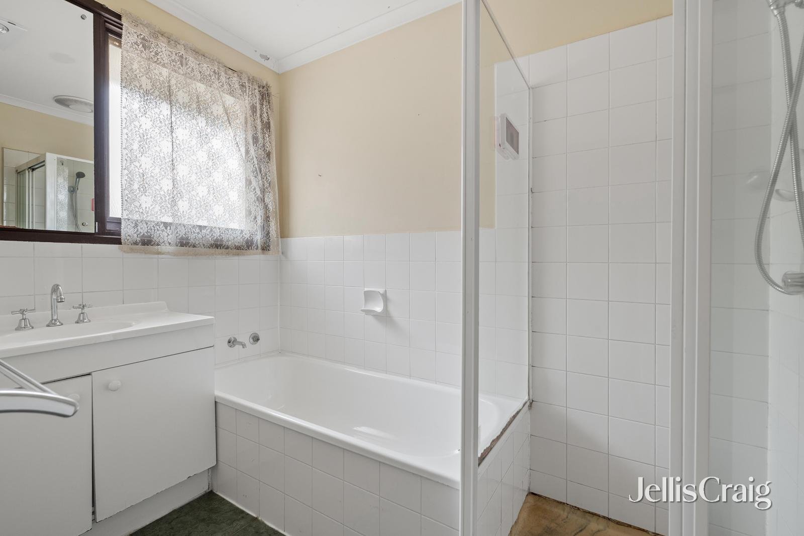 50 Phoenix Drive, Wheelers Hill image 5