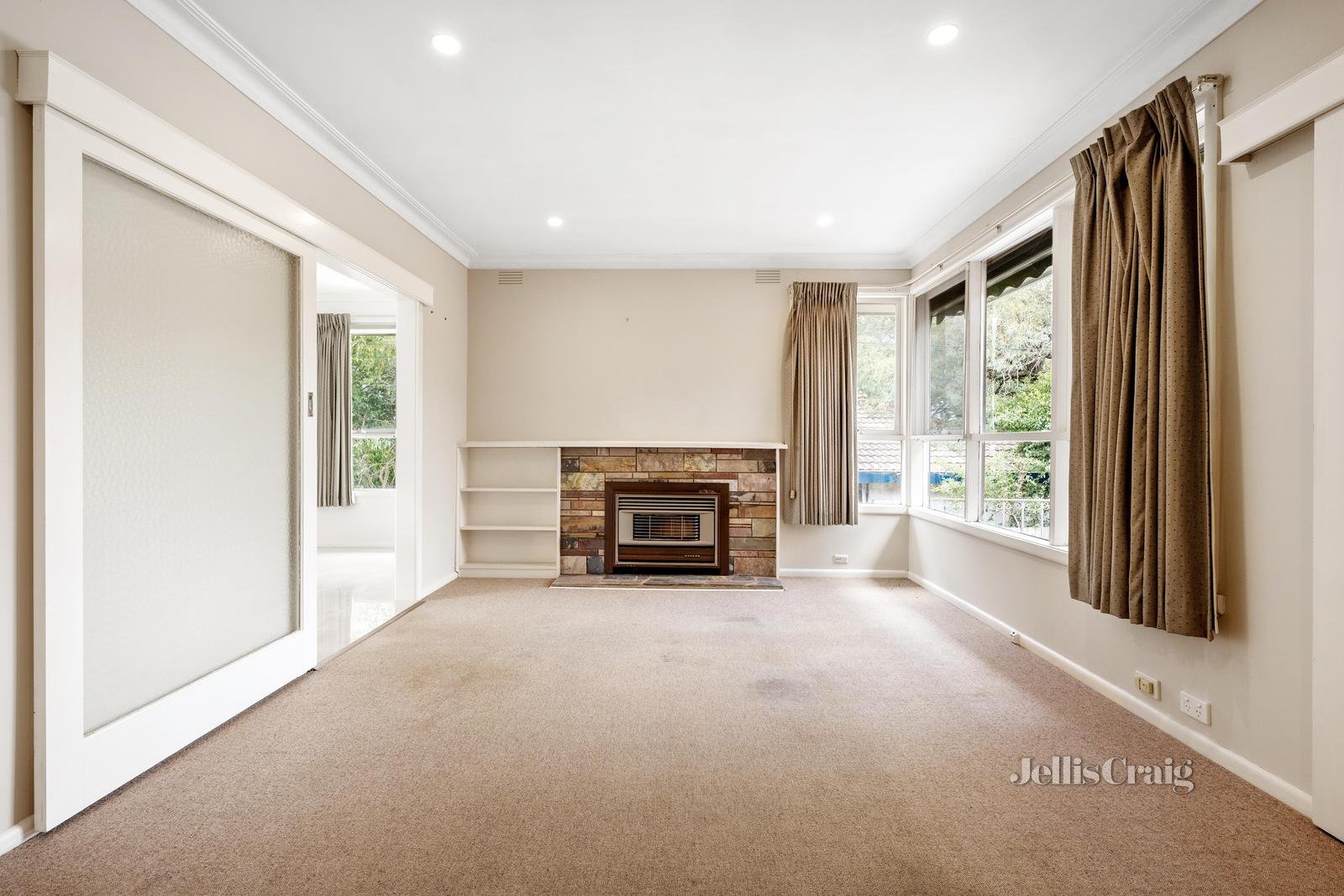 50 Swayfield Road, Mount Waverley image 3