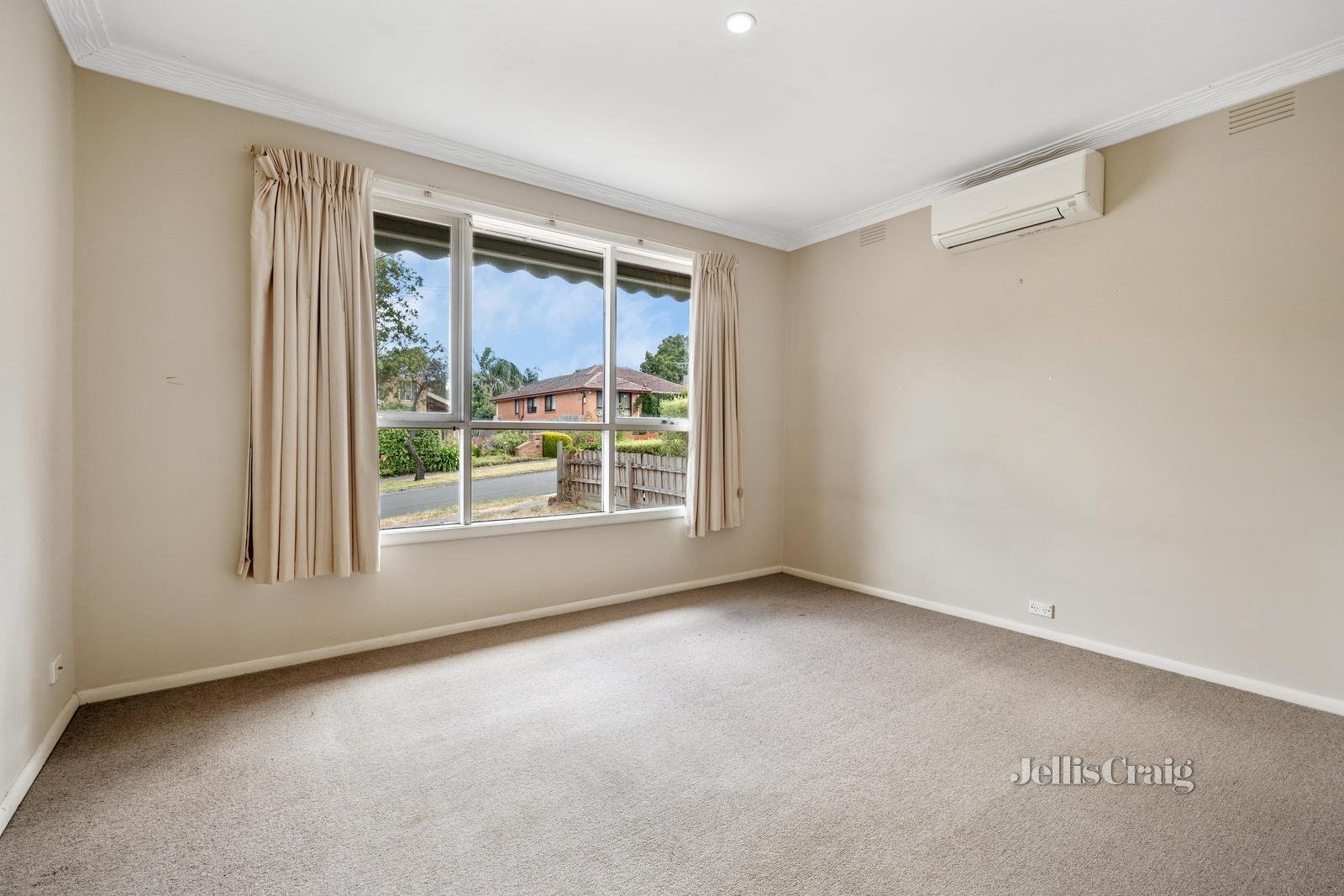 50 Swayfield Road, Mount Waverley image 4