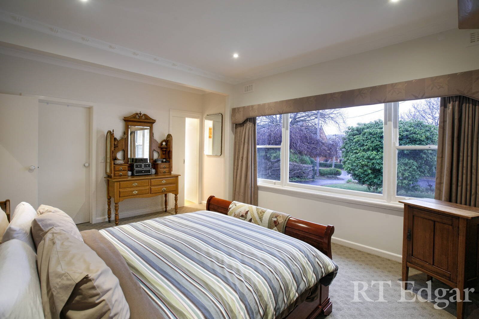 Property Gallery Thumbnail 8