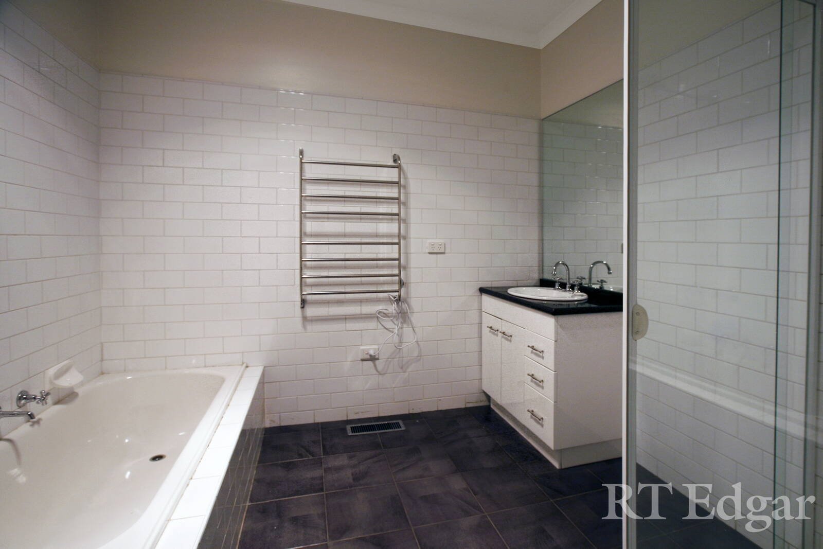 Property Gallery Thumbnail 9