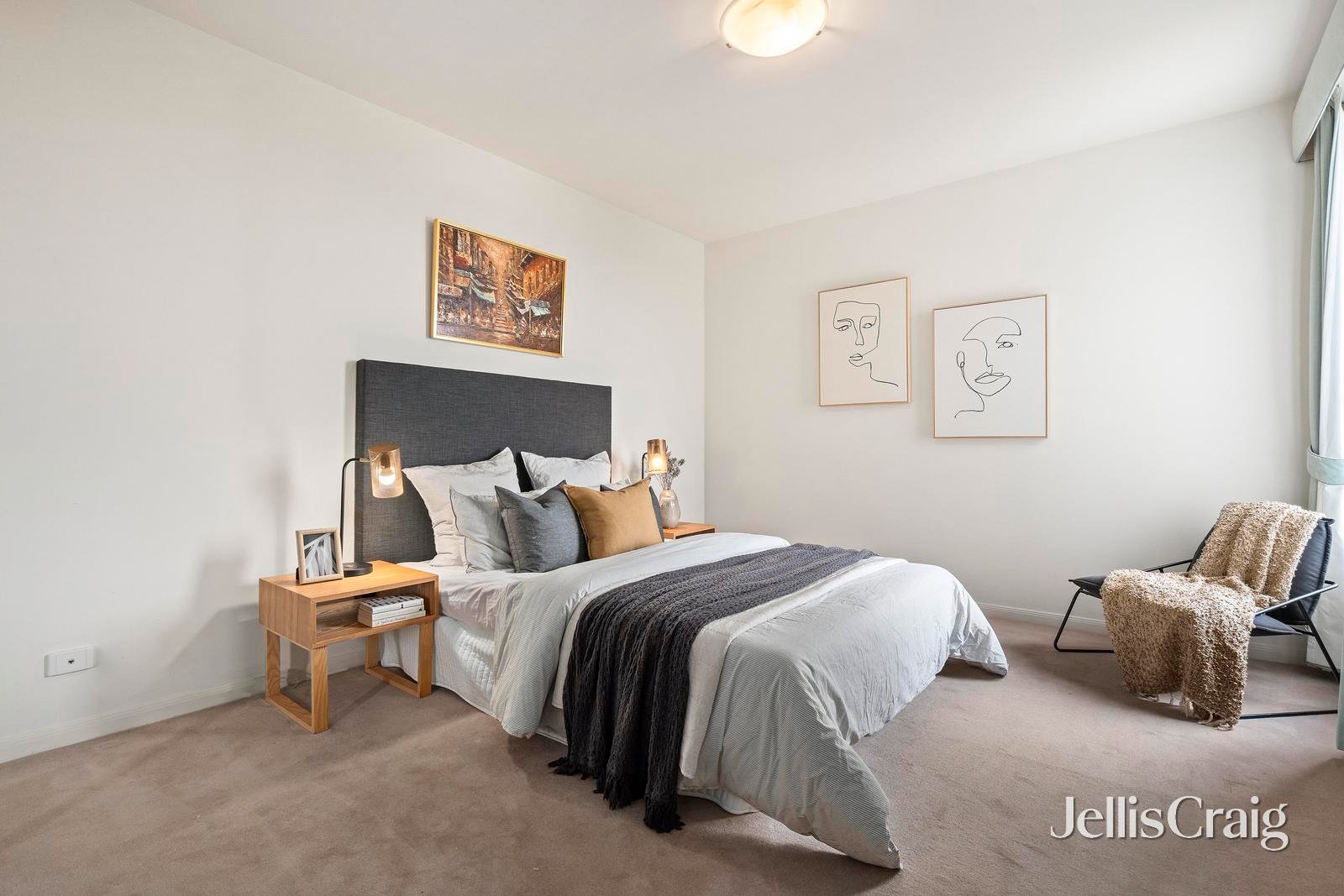 5005/2 Sovereign Point Court, Doncaster image 6