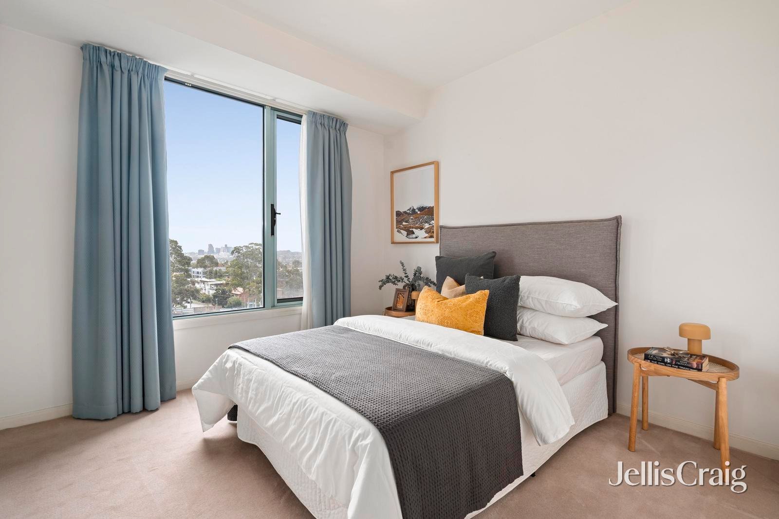 5005/2 Sovereign Point Court, Doncaster image 8
