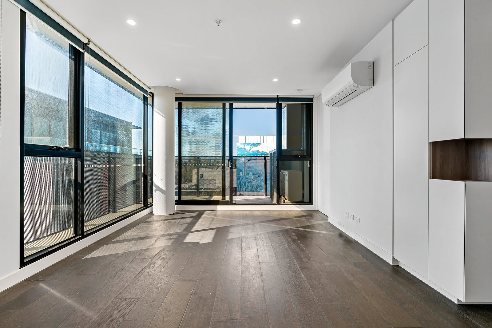 Property Gallery Thumbnail 3