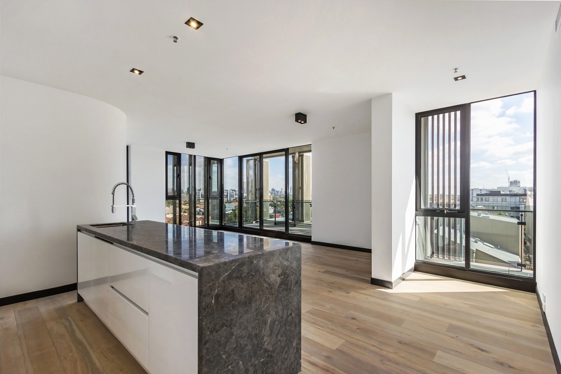Property Gallery Thumbnail 3