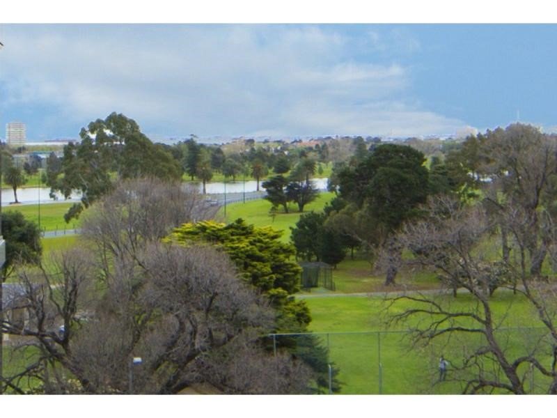 Property Gallery Thumbnail 8