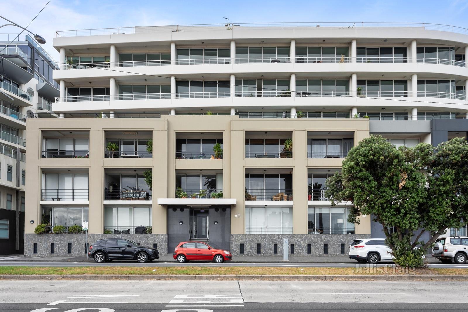 502/62 Beach Street, Port Melbourne image 2