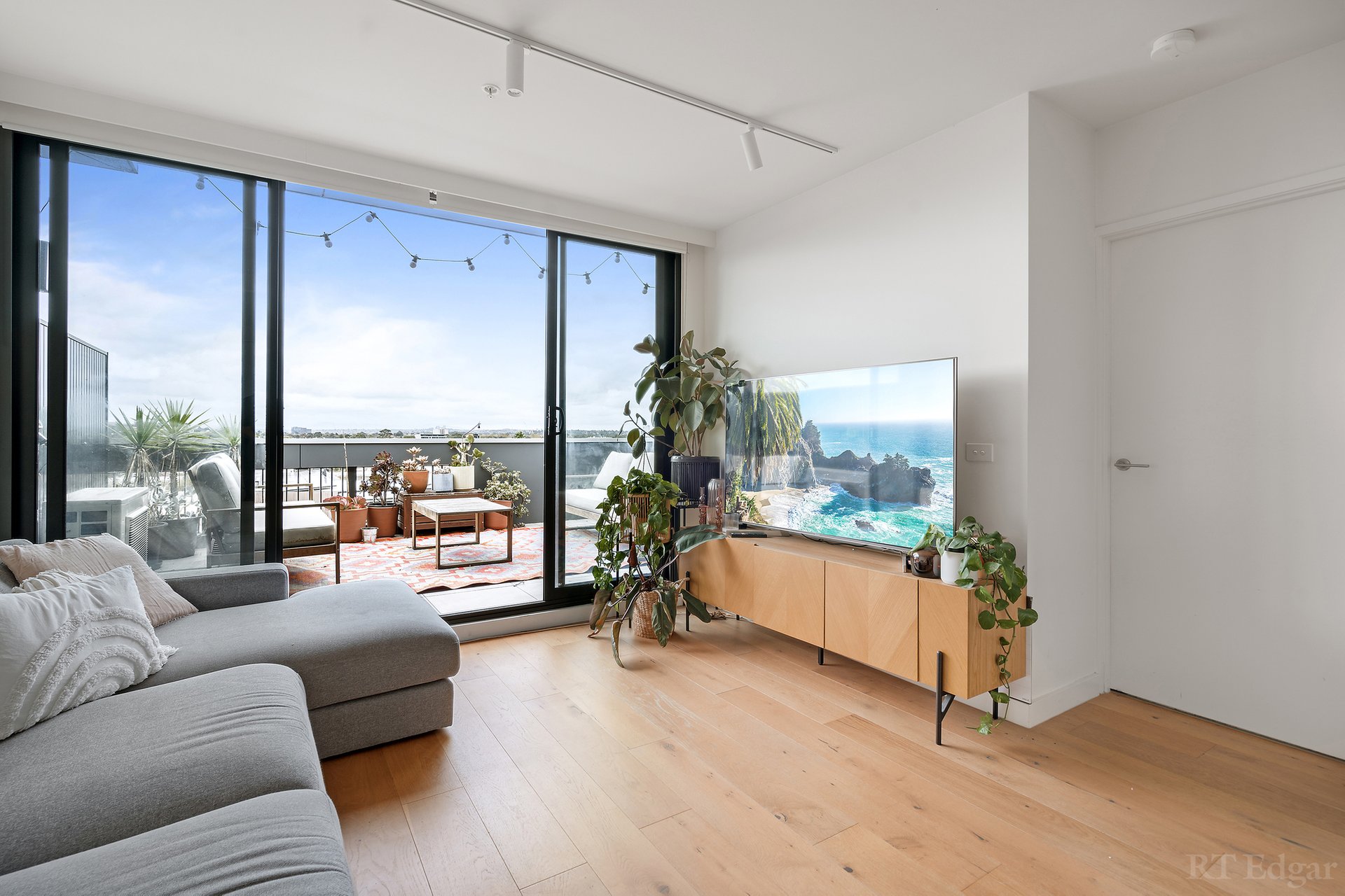 Property Gallery Thumbnail 6