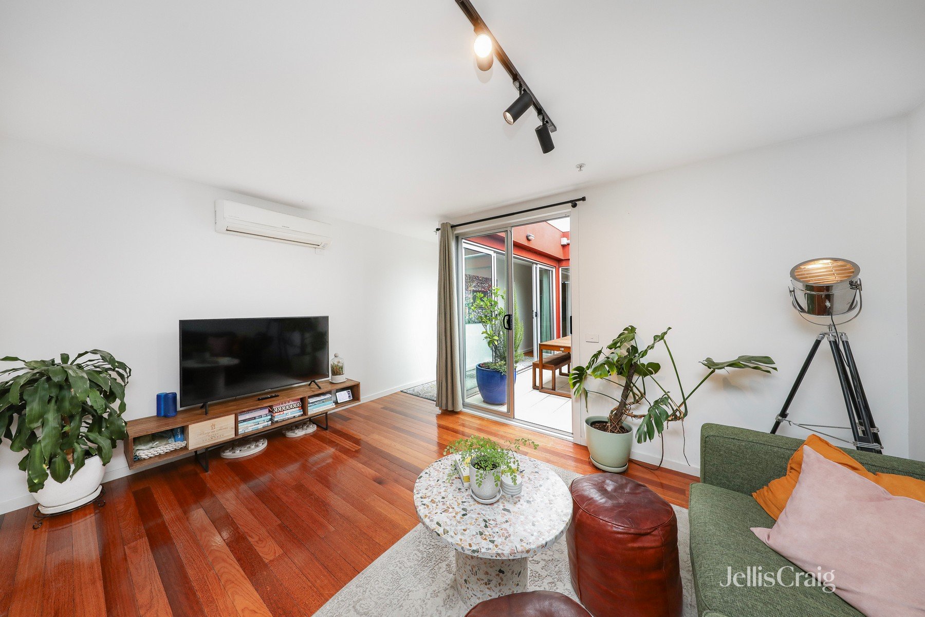 502/77A Little Oxford Street, Collingwood image 2