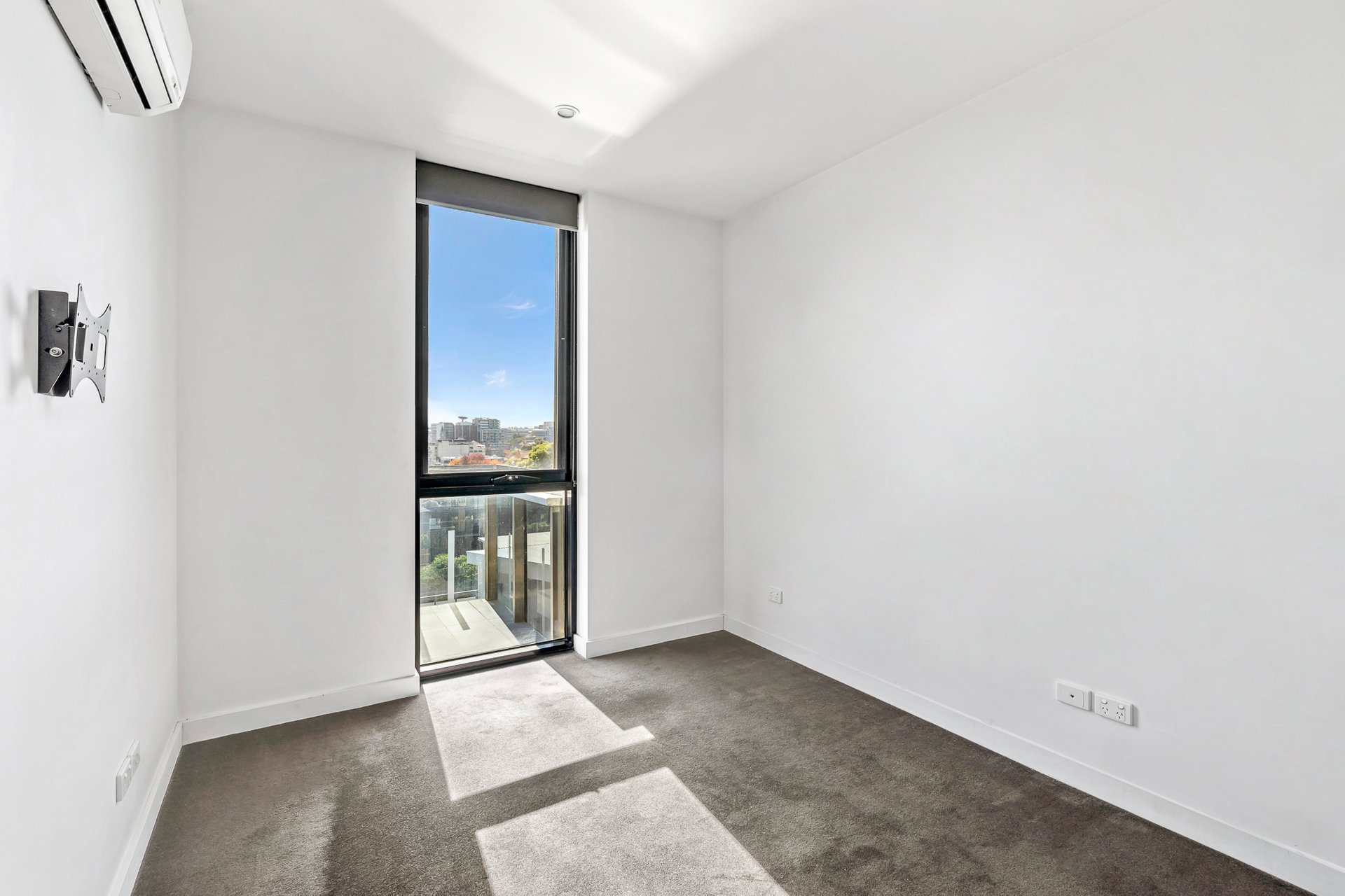 Property Gallery Thumbnail 3