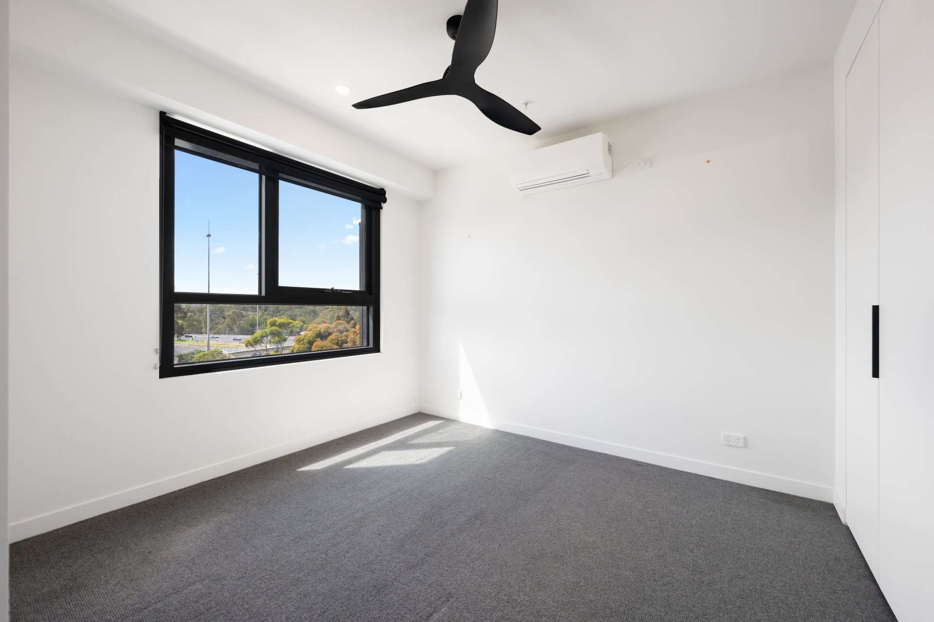 503/210 Alexandra Parade, East&nbsp;Clifton&nbsp;Hill image 5