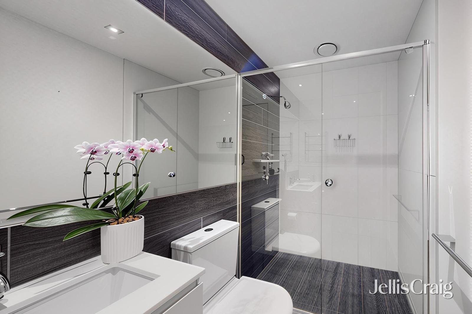 504/163 Fitzroy Street, St Kilda image 12