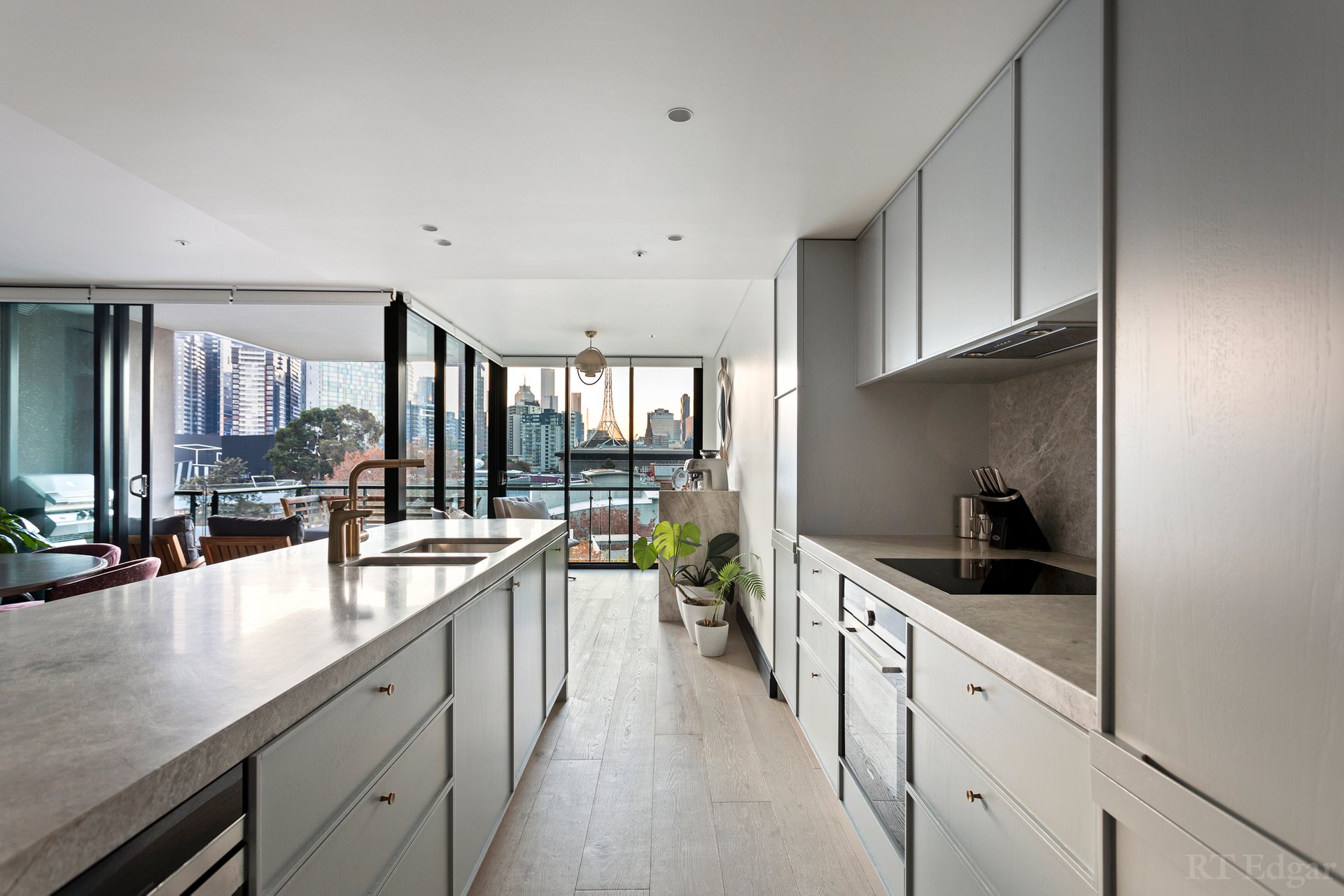 504/250 St Kilda Road, Southbank image 5