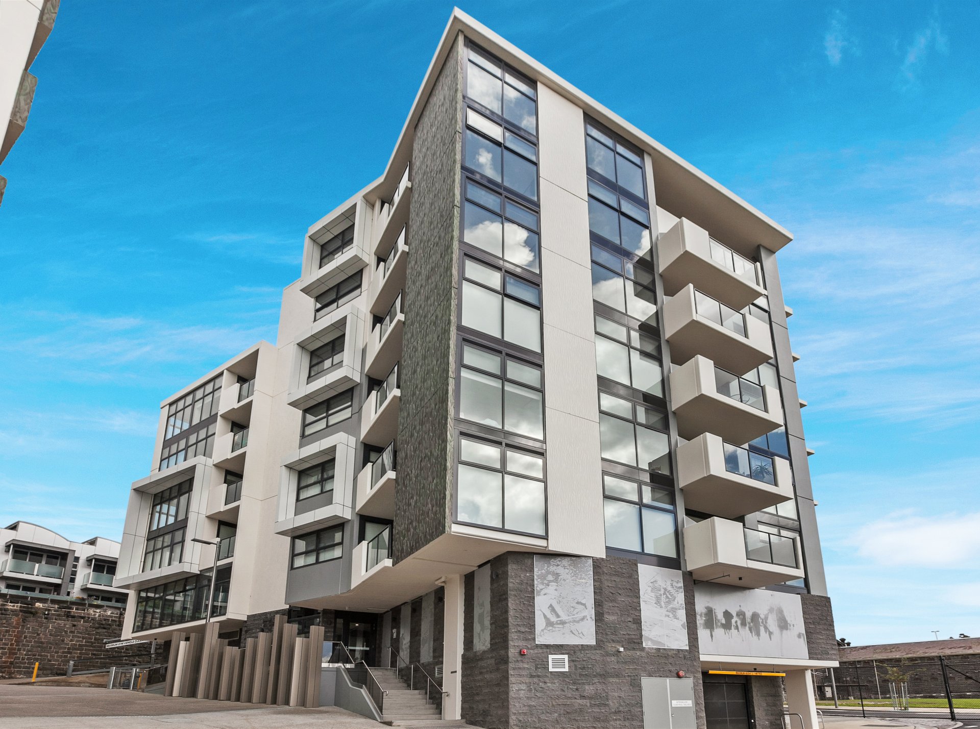 504/4 Moonering Drive, Coburg image 2