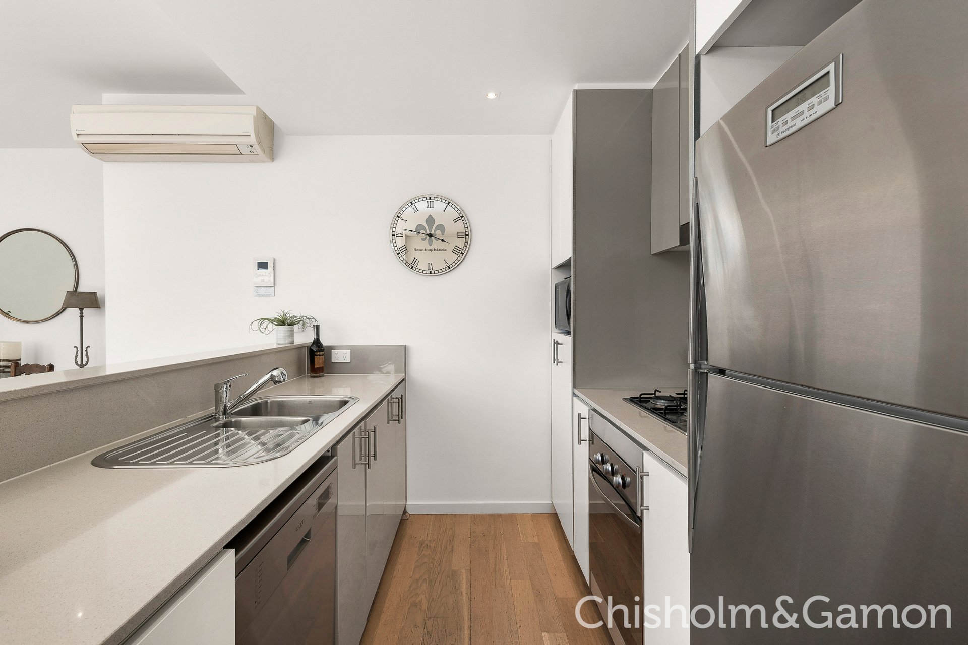 504/55 Bay Street, Port Melbourne image 5