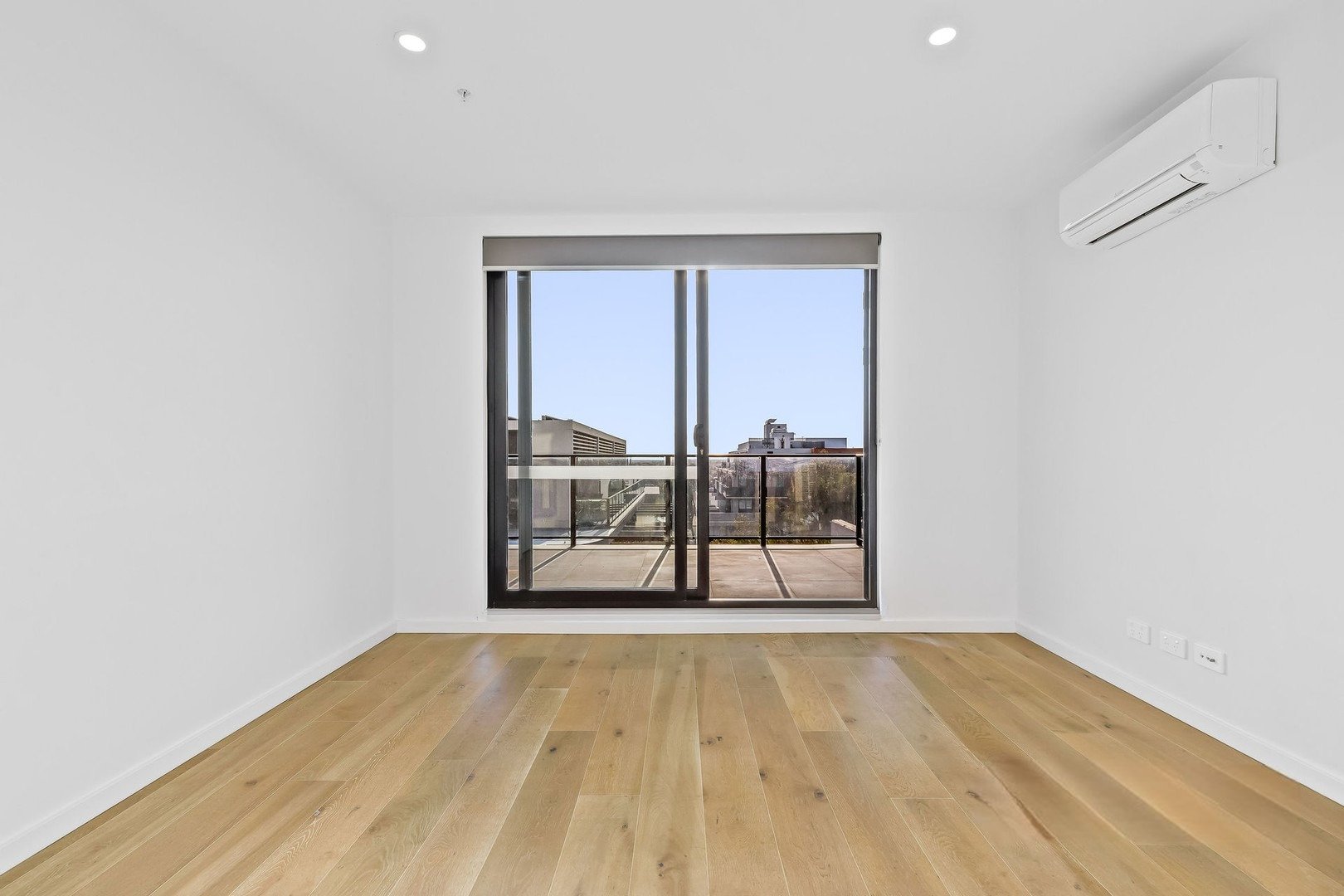Property Gallery Thumbnail 3