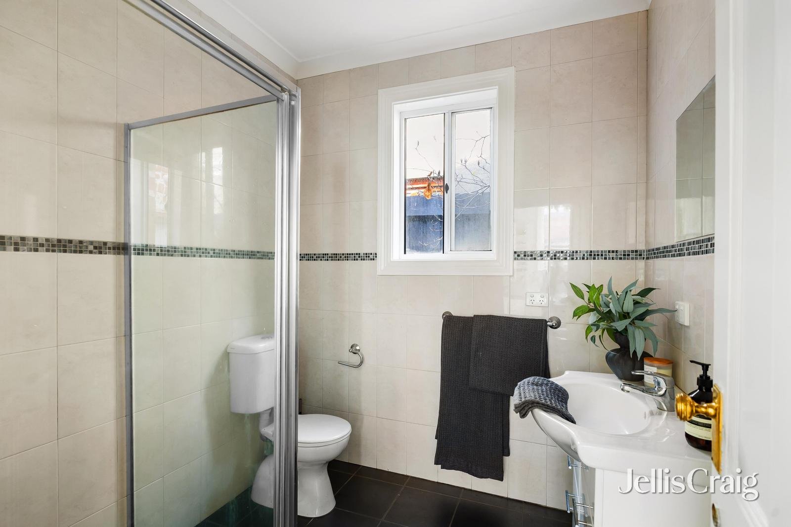 505 Swan Street, Richmond image 7
