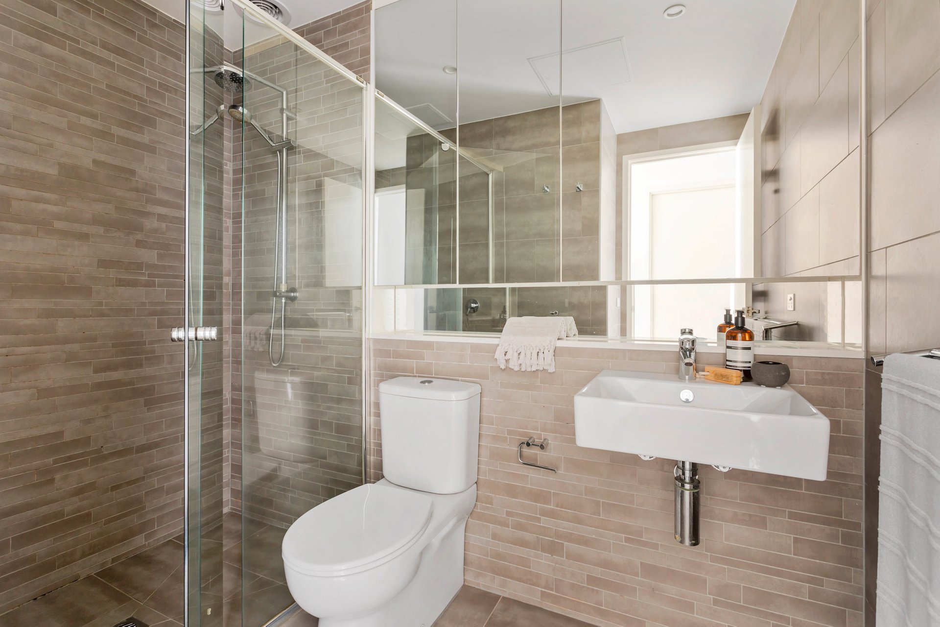 Property Gallery Thumbnail 9
