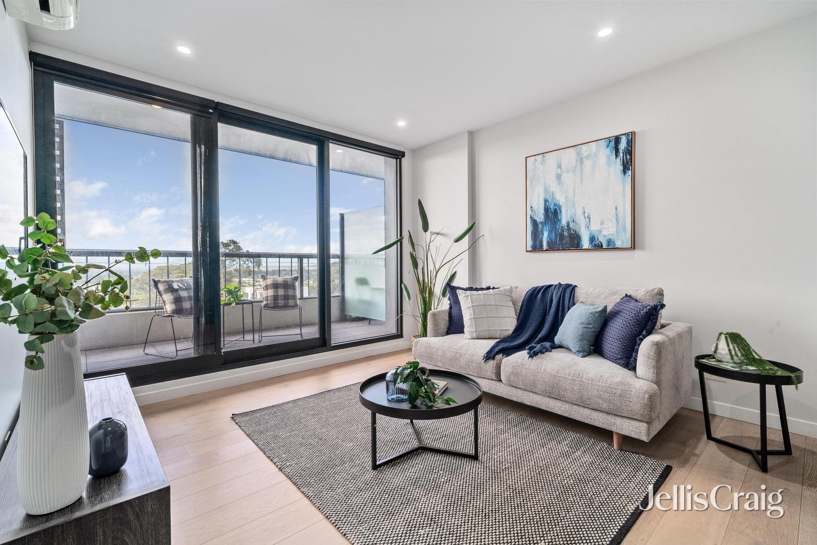 505/5 Sovereign Point Court, Doncaster image 1