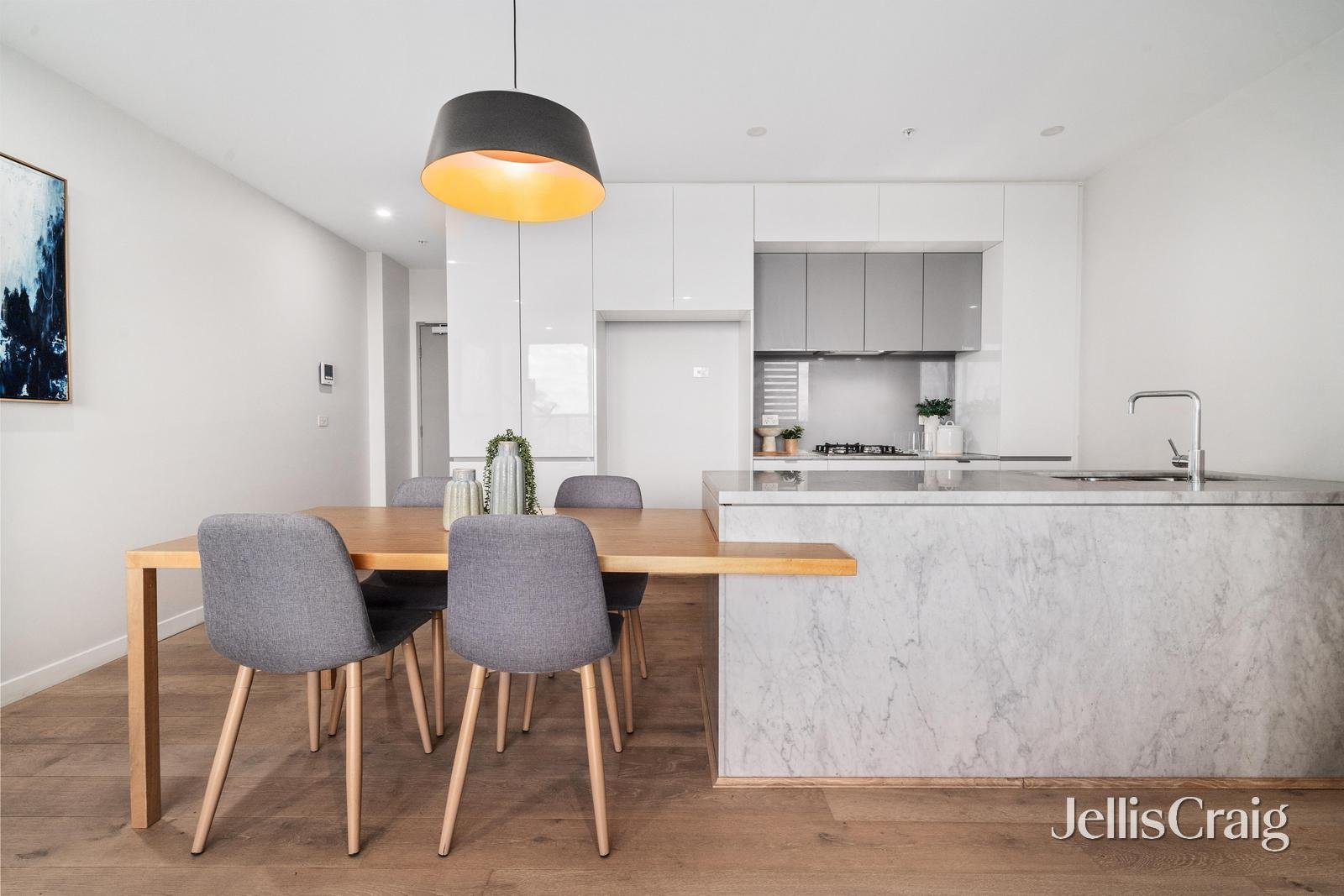 505/5 Sovereign Point Court, Doncaster image 2