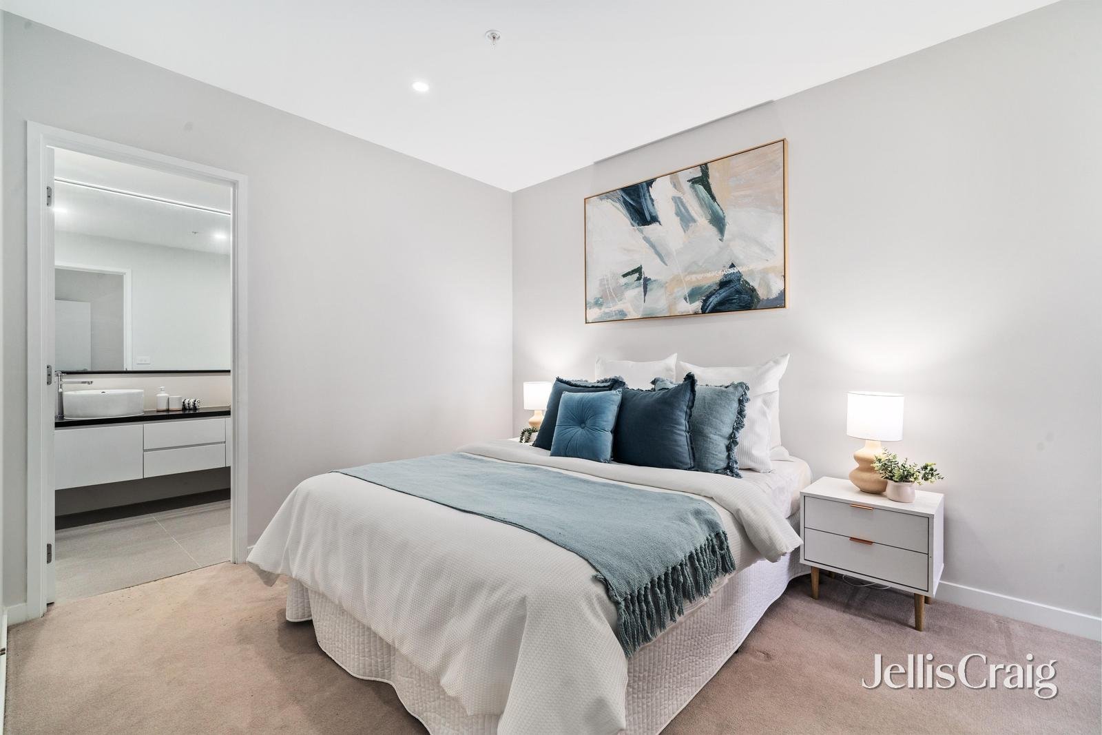 505/5 Sovereign Point Court, Doncaster image 3